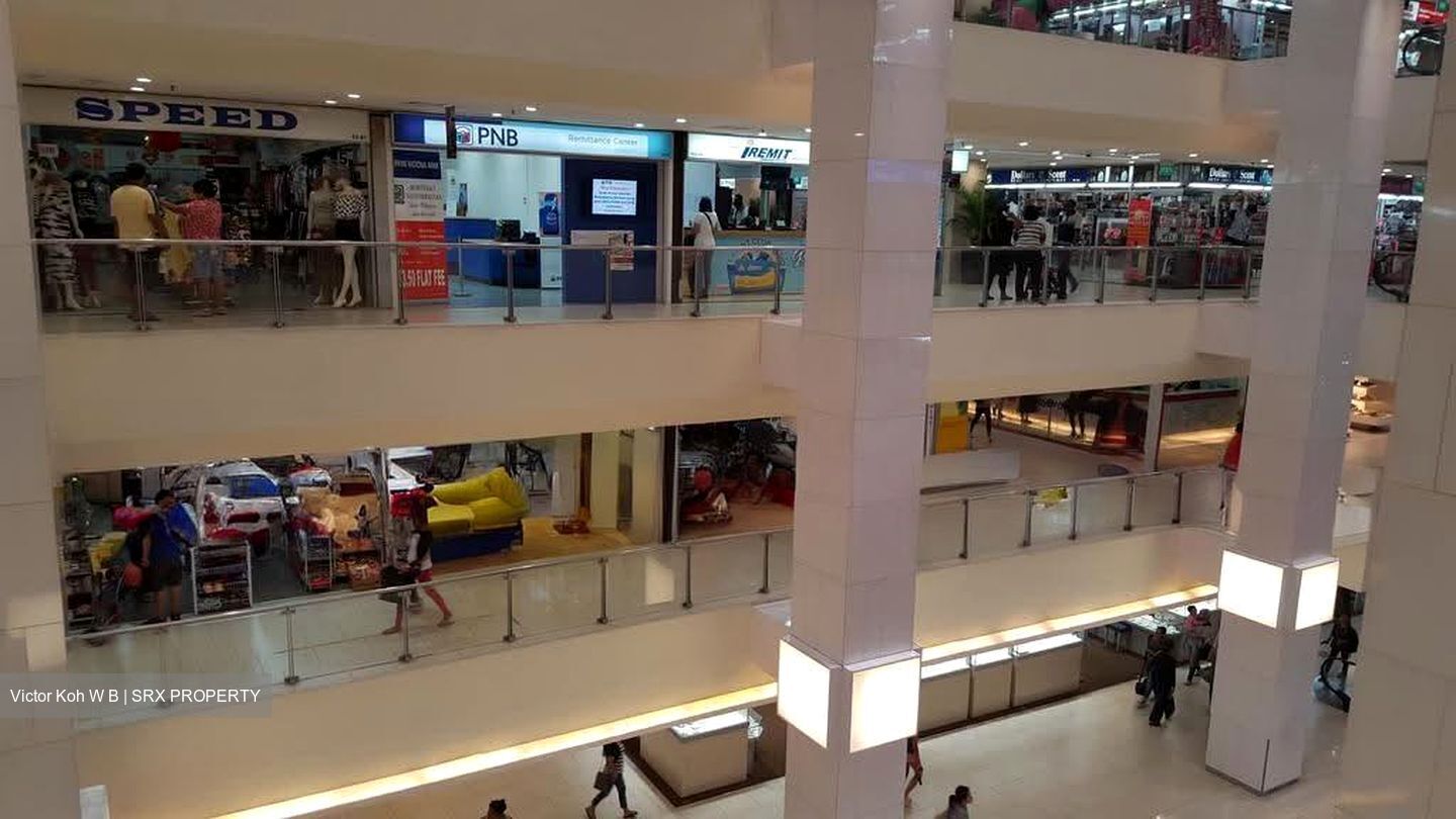 Lucky Plaza (D9), Retail #613994951